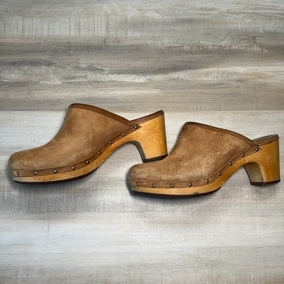 UGG Clogs size 8 - Picture 2 of 8